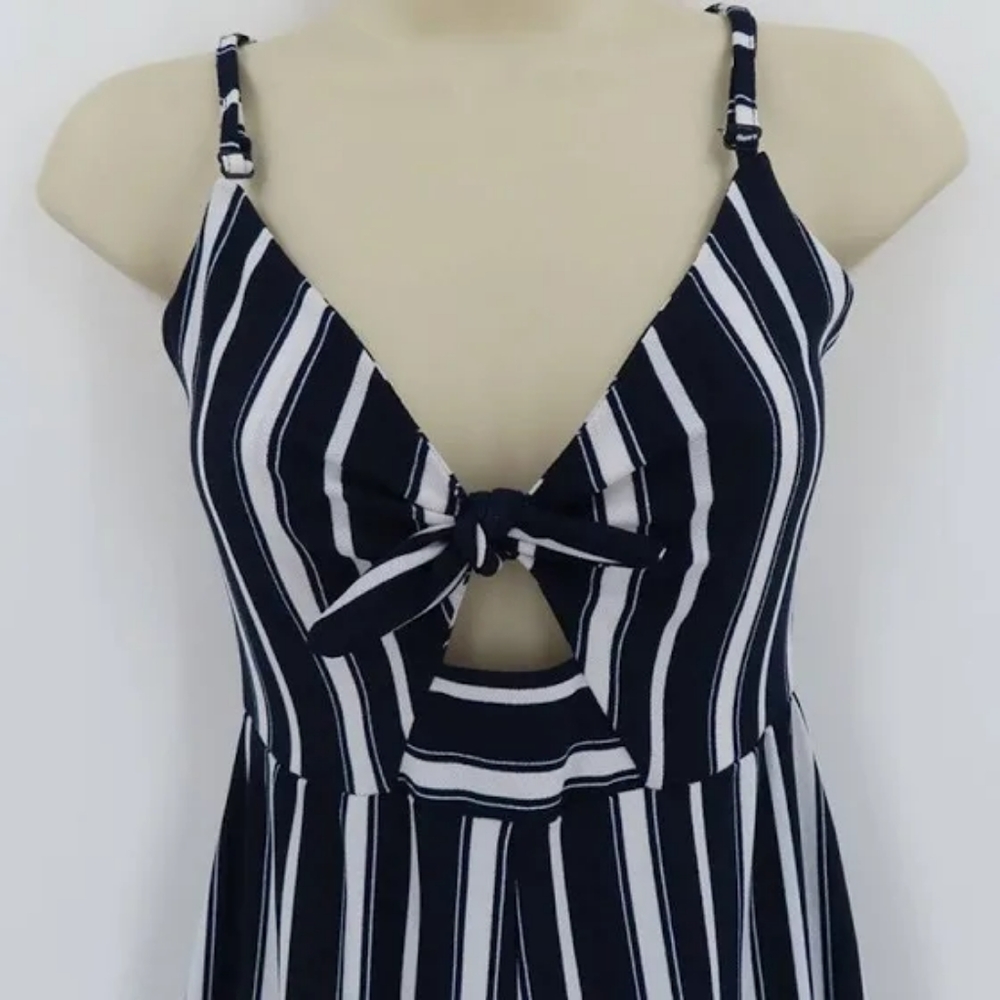Guess Striped Jumpsuit, Size Medium ( runs small, fits like size S), Wide Leg